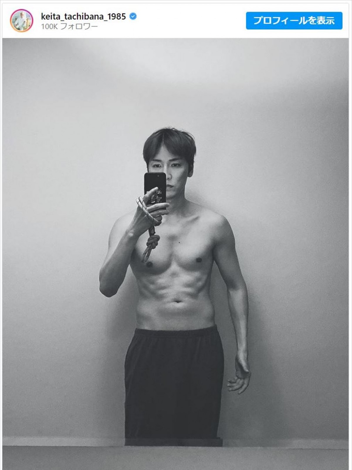 橘慶太、バキバキの上半身を披露 ※「橘慶太（w-inds.）」インスタグラム