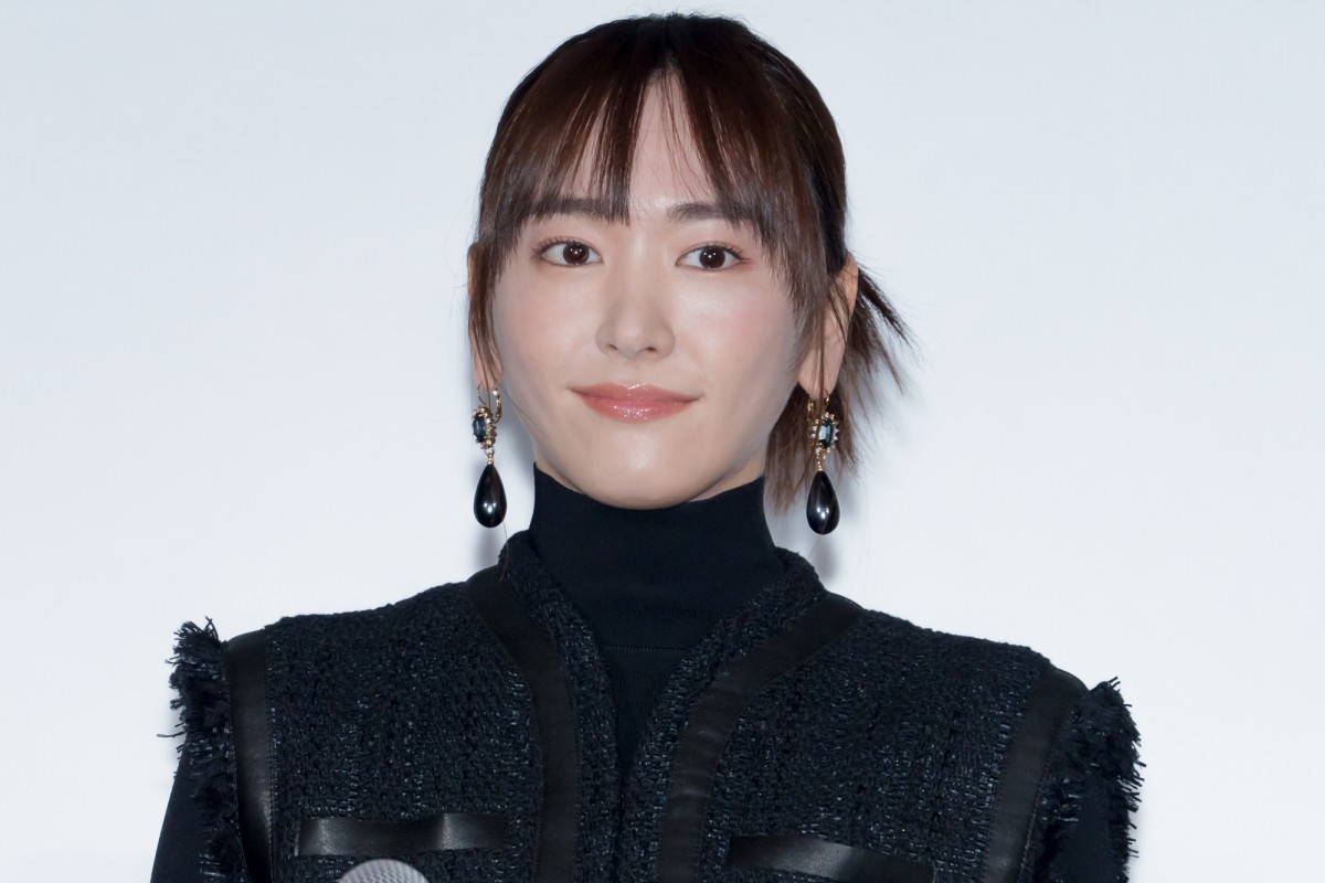 ドラマ『風間公親-教場0-』完成披露舞台あいさつに登壇した新垣結衣