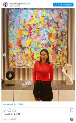 “透け感”のあるレースニット＆ショートパンツ姿　※「長谷川京子」インスタグラム
