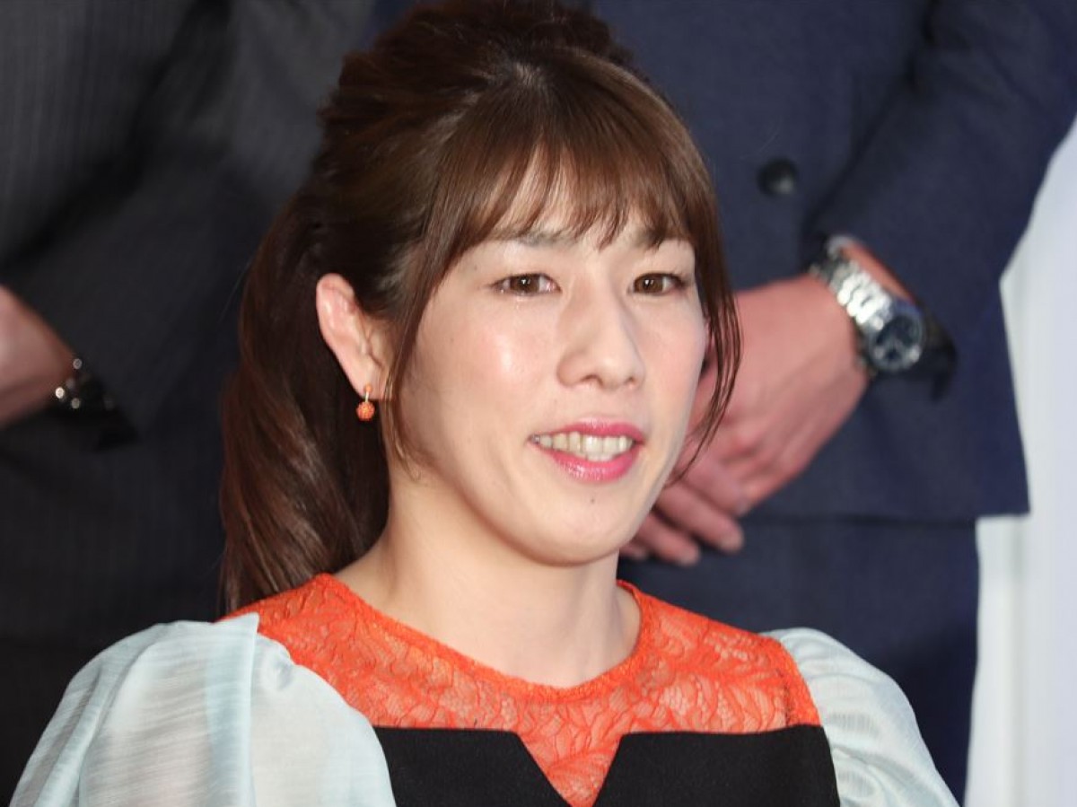 吉田沙保里、ハワイ帰りの空港で大人気芸人とバッタリ「とっていれてだすっ!!」