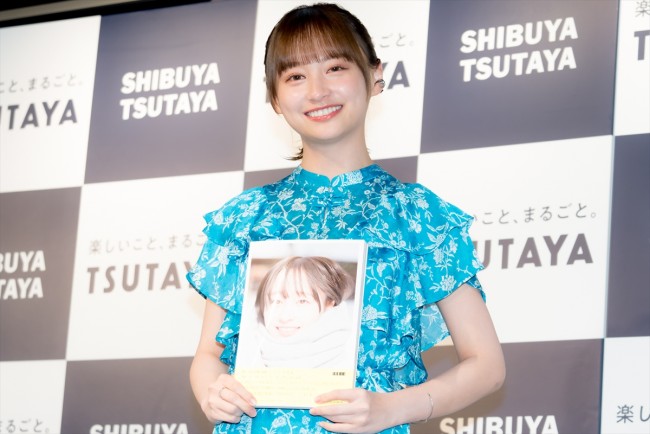 【本作紹介時のみ】日向坂46 影山優佳1st写真集『知らないことだらけ』発売記念記者会見　20230509実施