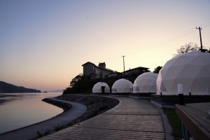 島根・隠岐諸島初の“グランピング施設”オープン！　目の前に広がるカルデラ湾を満喫