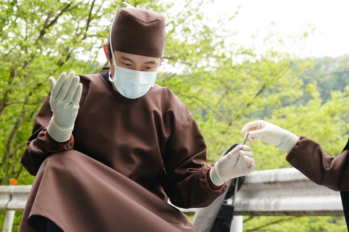 『Dr.チョコレート』“奥泉”西野七瀬が“Teacher”坂口健太郎をバックハグ　ネット騒然「身長差にキュン」