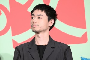 菅田将暉、映画『銀河鉄道の父』初日舞台挨拶に登場