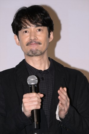 竹野内豊、映画『探偵マリコの生涯で一番悲惨な日』完成披露舞台挨拶に登場