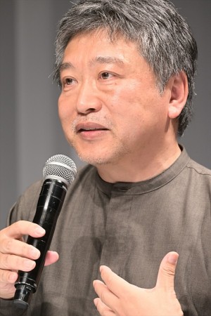 是枝裕和、映画『怪物』凱旋記者会見に登場
