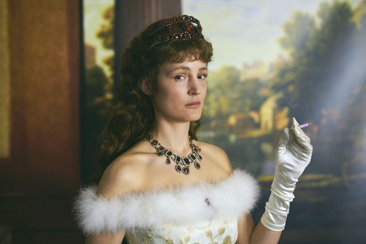 ヴィッキー・クリープスの熱演が光る映画『エリザベート 1878』予告編解禁　演出家・小池修一郎が絶賛コメント