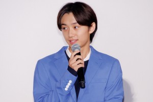 映画『水は海に向かって流れる』公開記念舞台あいさつに出席した大西利空