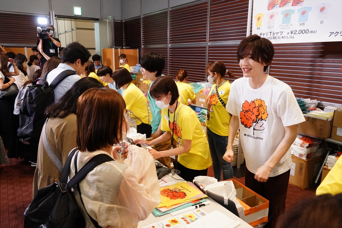 なにわ男子、24時間テレビチャリTシャツ＆チャリティーグッズ特設会場にサプライズ登場