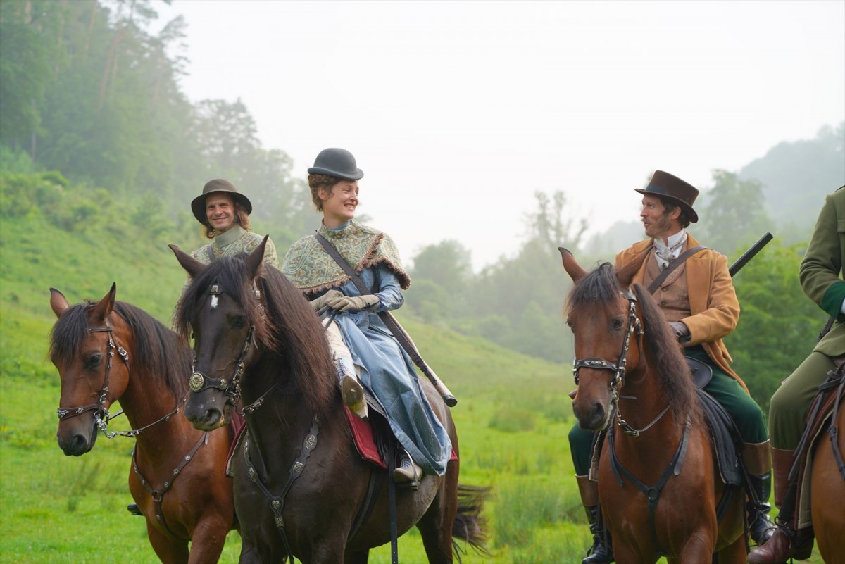 ヴィッキー・クリープスの熱演が光る映画『エリザベート 1878』予告編解禁　演出家・小池修一郎が絶賛コメント