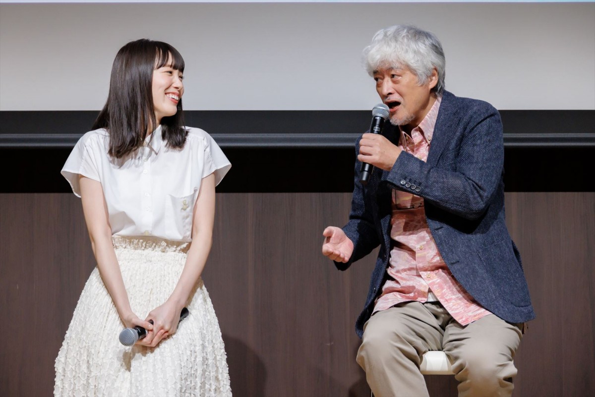 飯豊まりえ、高校生演じるシーンの多さに「学園ドラマを撮っているみたいな」