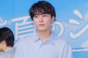 間宮祥太朗、月9ドラマ『真夏のシンデレラ』制作発表会見に登場