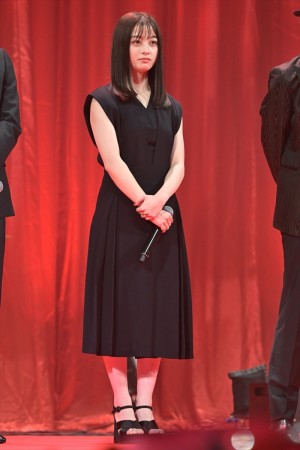 橋本環奈、映画『キングダム 運命の炎』ワールドプレミアに登場