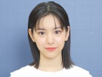 【写真】當真あみ17歳、みずみずしすぎる制服姿に反響「この可愛さで元気100倍になっちゃう」