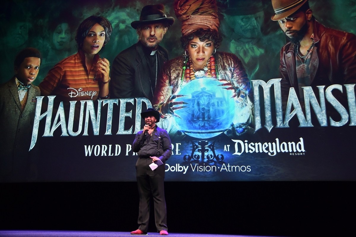 ディズニー新作『ホーンテッドマンション』日本版予告解禁　USプレミアにはミッキー＆ミニーも登場