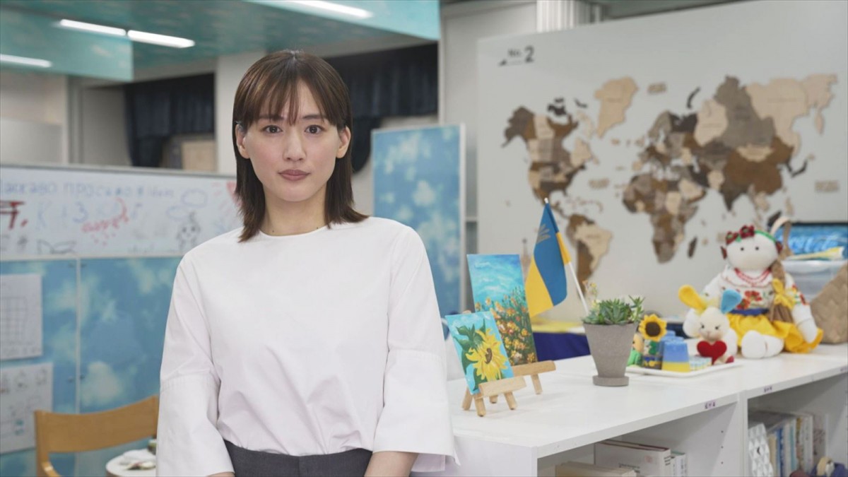 ウクライナ避難民の交流センターを訪れた綾瀬はるか 「『NEWS23』“特別企画 綾瀬はるか「戦争」を聞く” ~ひまわりの願い~」