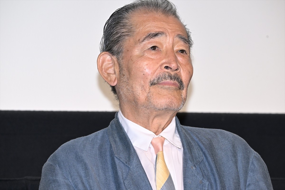 藤竜也、82歳を目前にした舞台挨拶は「贅沢の極み」　娘役の麻生久美子らが祝福