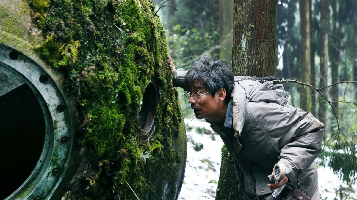 UFO雑誌編集長が宇宙服でロバに？　映画『宇宙探索編集部』新ポスター＆場面写真解禁