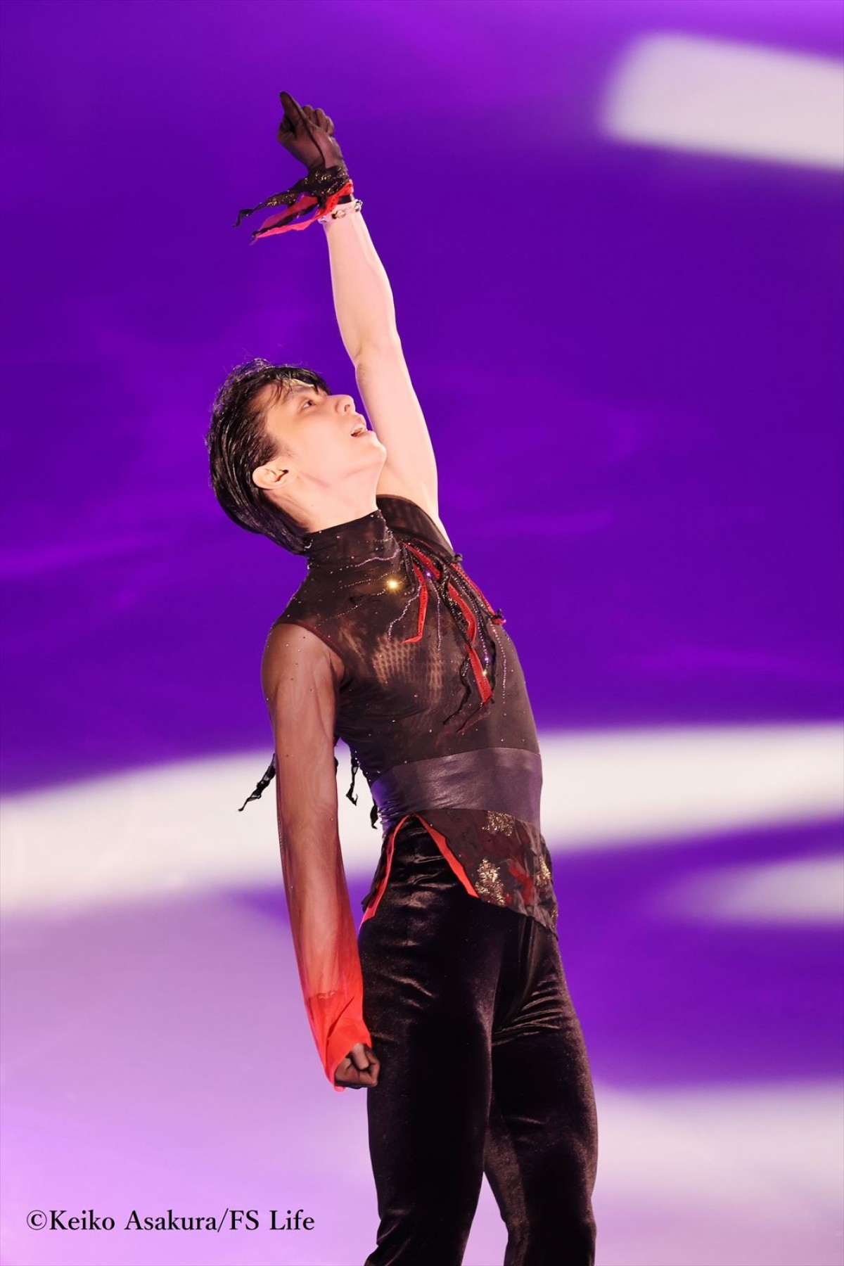 羽生結弦、プロ転向1年目の軌跡を追う　『羽生結弦／PROFESSIONAL』誌面カット公開