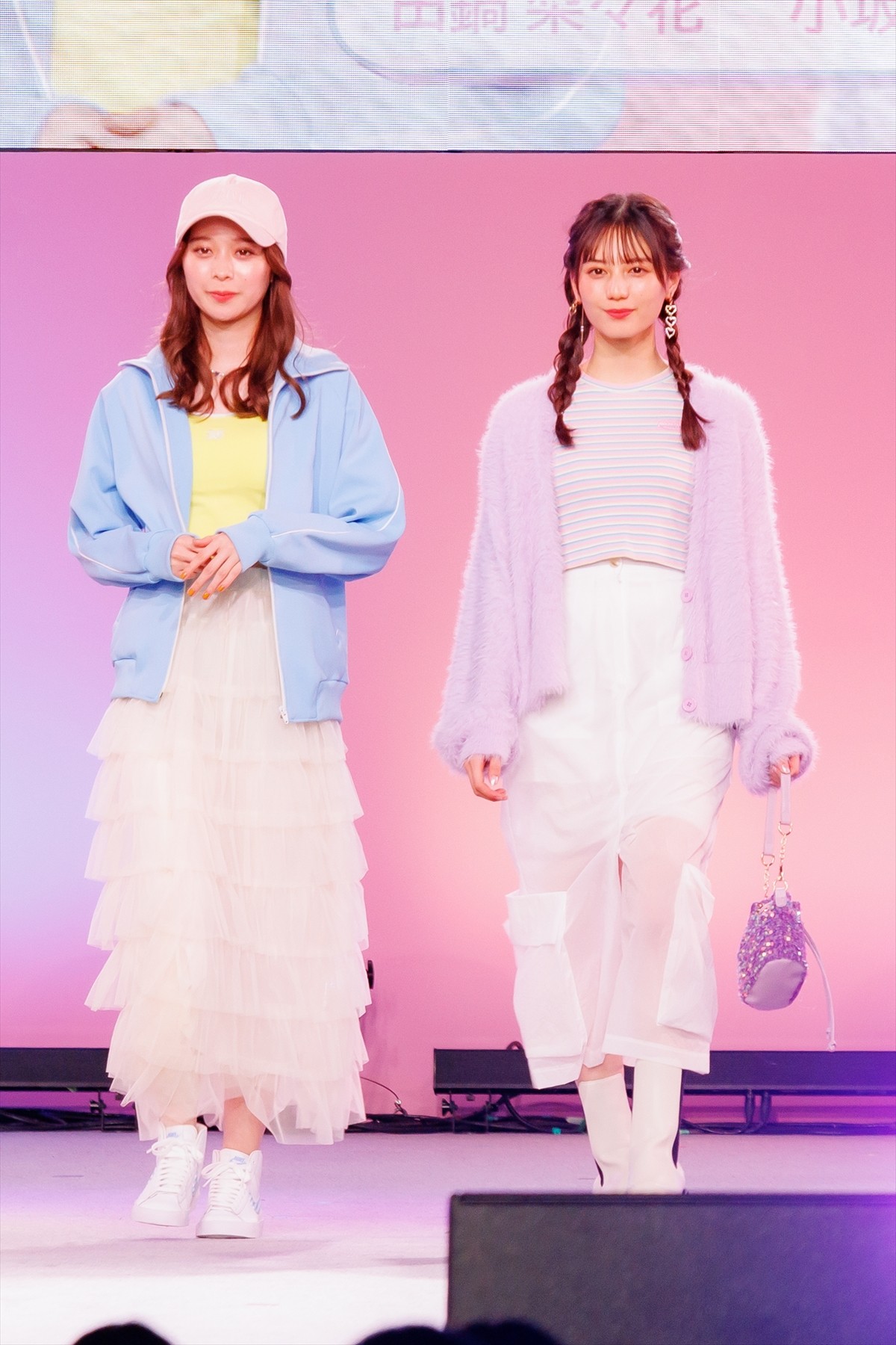 乃木坂46・久保史緒里＆日向坂46・小坂菜緒がランウェイに登場「最高の夏の思い出を作りたい」