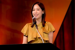 鷲見玲奈、「イモトのWiFi 新CM発表会」に登場