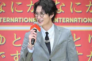 岡田将生、映画『ゆとりですがなにか インターナショナル』完成報告会見に登場