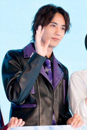 藤林泰也、『仮面ライダーガッチャード』制作発表会見に登場