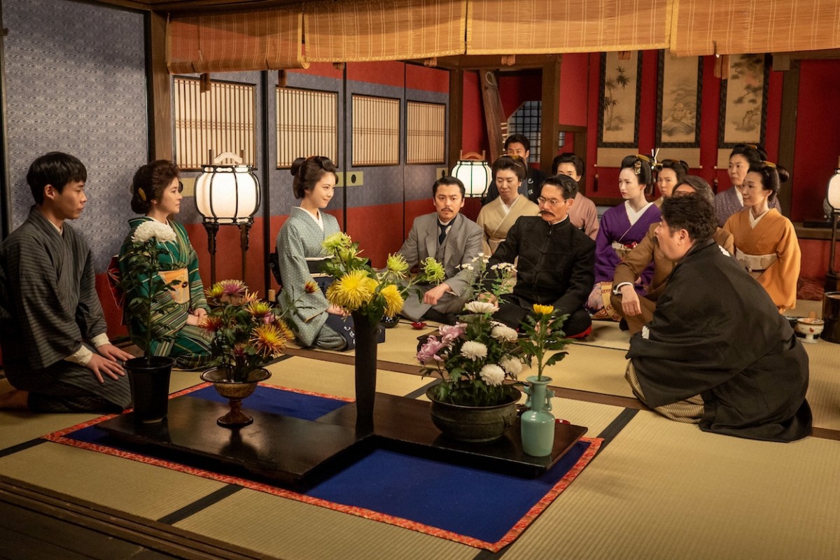 明日の『らんまん』“寿恵子”浜辺美波、菊くらべで白くて小さなノジギクを差し出す