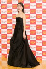 戸田恵梨香、「第32回 日本ジュエリーベストドレッサー賞」表彰式（2021年）にて