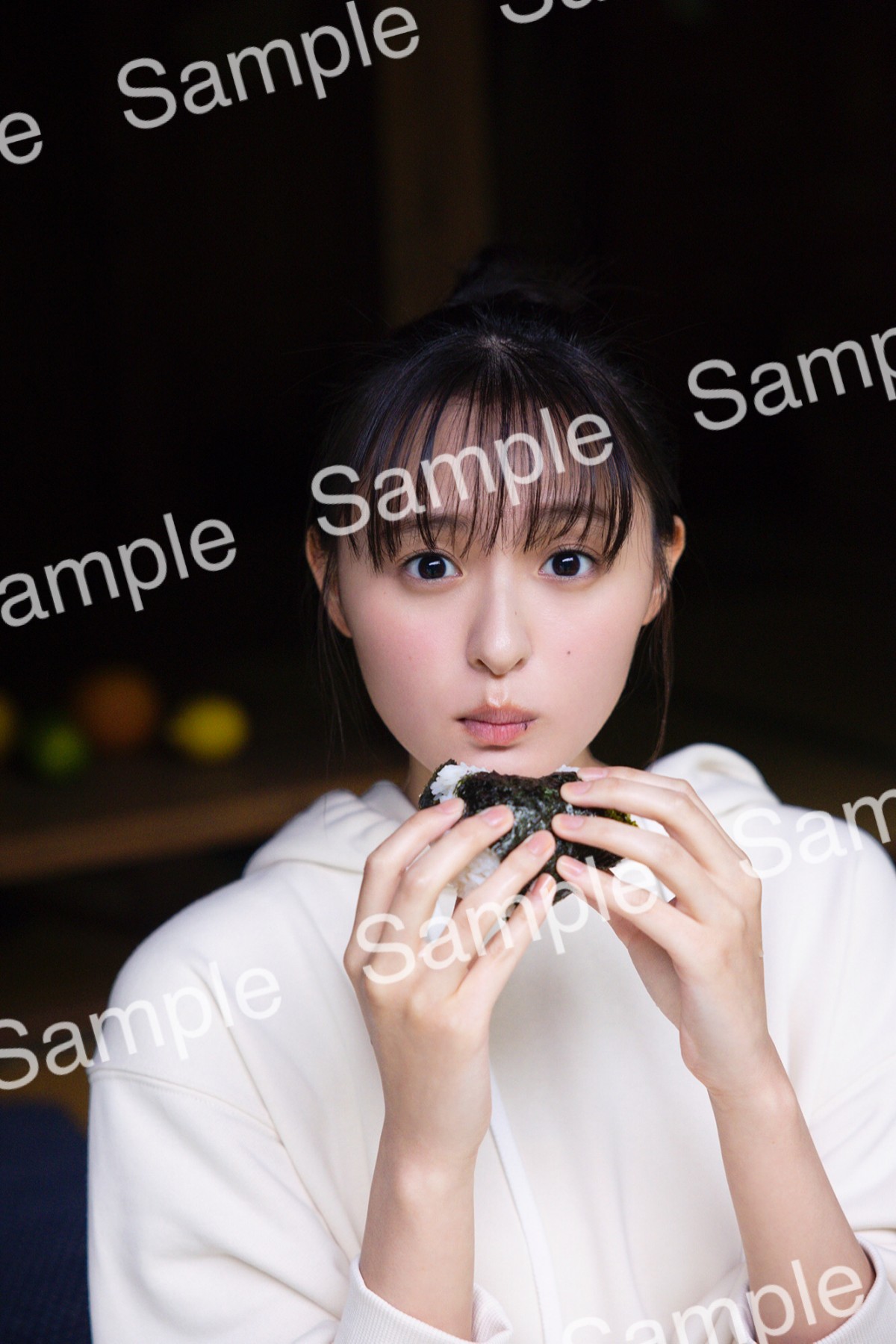 乃木坂46・遠藤さくら、キュートな笑顔から大人っぽい雰囲気まで　写真集書店限定特典を公開