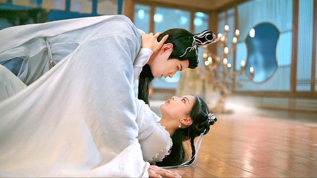 『千紫万華(せんしばんか)~重紫(ちょうし)に捧ぐ不滅の愛~』完璧なイケメン仙人役のシュー・ジェンシー、天真爛漫なヒロイン役のヤン・チャオユエ