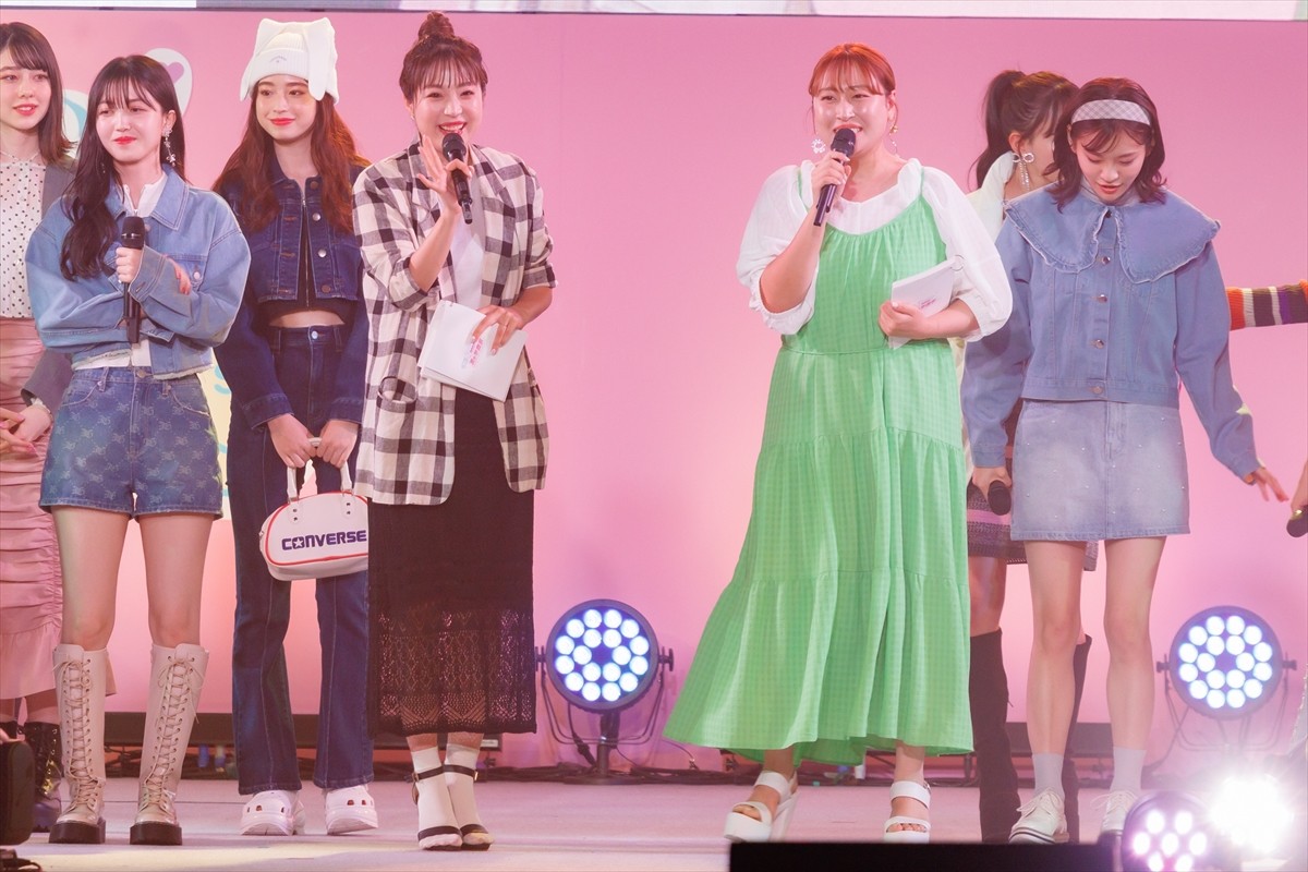 乃木坂46・久保史緒里＆日向坂46・小坂菜緒がランウェイに登場「最高の夏の思い出を作りたい」