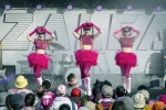 ドラマ『パリピ孔明』でアイドルグループ「AZALEA」を演じる（左から）葵うたの、八木莉可子、森ふた葉