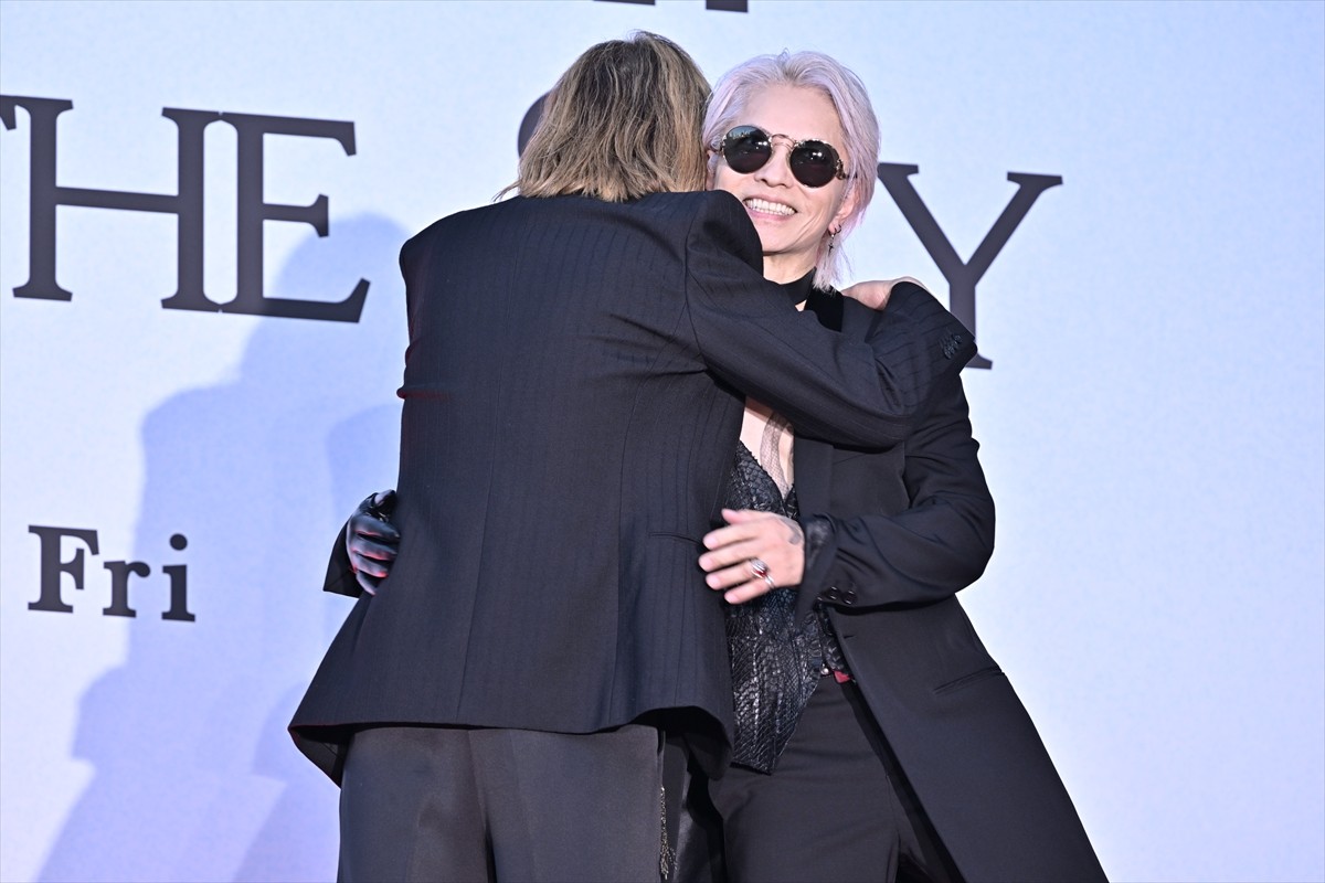 YOSHIKI、ハリウッドに名を刻む初の日本人に　HYDEとともに六本木に登場
