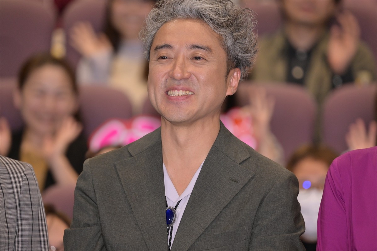 平手友梨奈、ムロツヨシから“殺傷能力が高い言い間違い”暴露され「本当に申し訳なかったです」