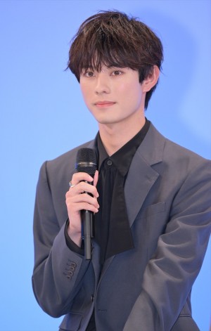 前田拳太郎、月10ドラマ『トクメイ！警視庁特別会計係』制作発表に登場