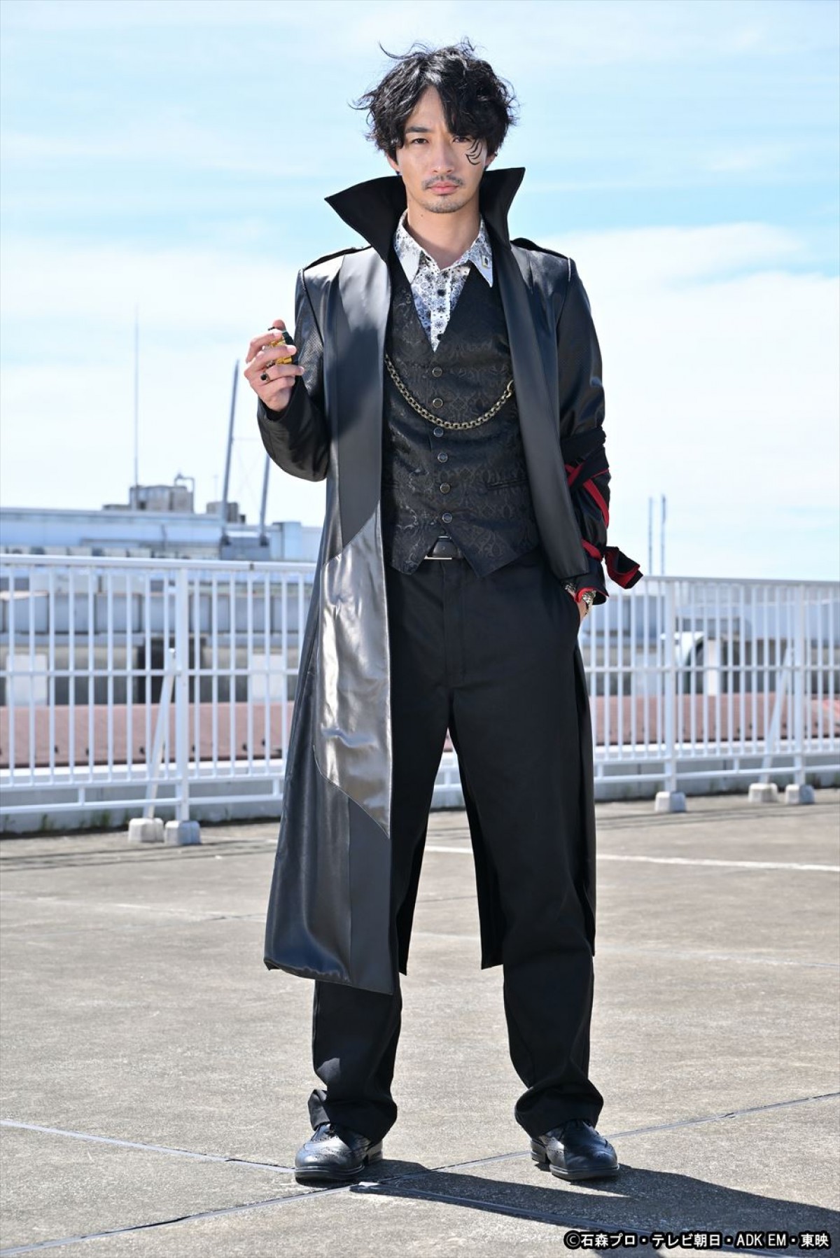 『仮面ライダーガッチャード』配信スピンオフ、永田聖一朗が仮面ライダーレジェンドに！