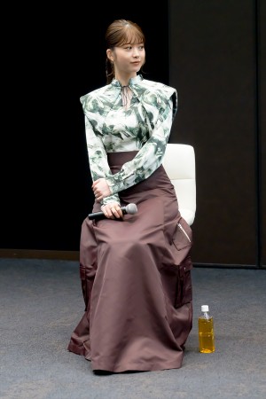 馬場ふみか、『けむたい姉とずるい妹』記者会見に登場