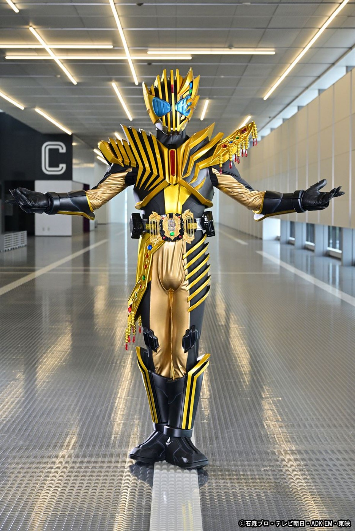 『仮面ライダーガッチャード』配信スピンオフ、永田聖一朗が仮面ライダーレジェンドに！