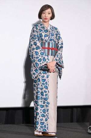 武田玲奈、映画『唄う六人の女』完成披露上映会 舞台挨拶に登場