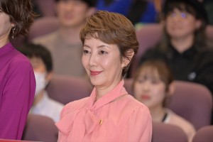 戸田恵子、『うちの弁護士は手がかかる』完成披露試写会・舞台挨拶に登場