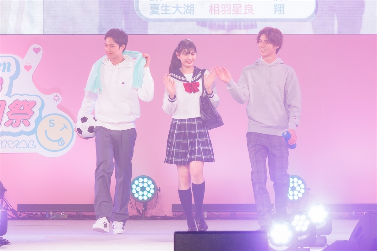 乃木坂46・久保史緒里＆日向坂46・小坂菜緒がランウェイに登場「最高の夏の思い出を作りたい」