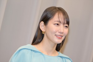 吉岡里帆、『時をかけるな、恋人たち』合同取材会に登場