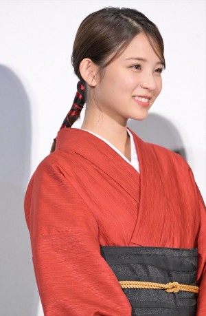 桃果、映画『唄う六人の女』完成披露上映会 舞台挨拶に登場