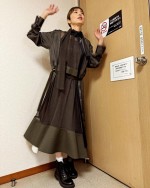 【写真】50歳に見えない！　高岡早紀、ワンピ＆ブーツの全身ブラックコーデがかわいい