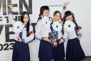 新しい学校のリーダーズ、「GQ MEN OF THE YEAR 2023」フォトコールに登場