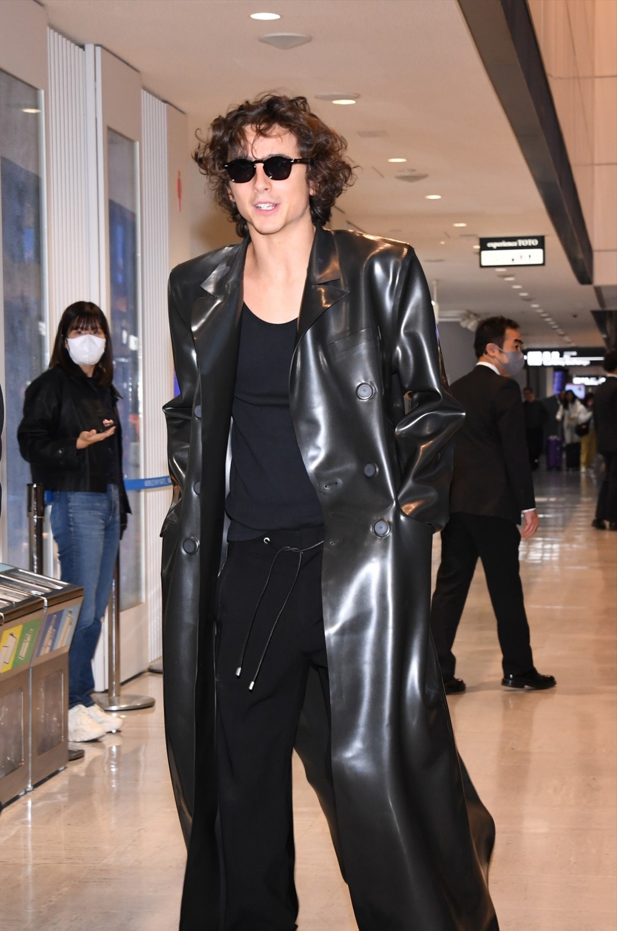 ティモシー・シャラメ、初来日！　「日本に来られて夢が叶った」”神対応“に空港が大熱狂