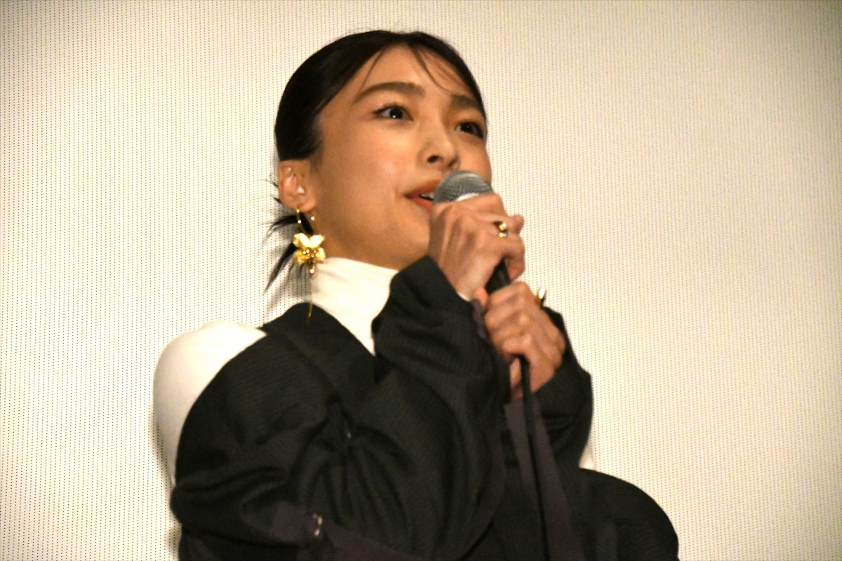 唐田えりか、“芋ちゃん、唐ちゃん”の仲の芋生悠から「陽気キャラ」を明かされ照れ笑い