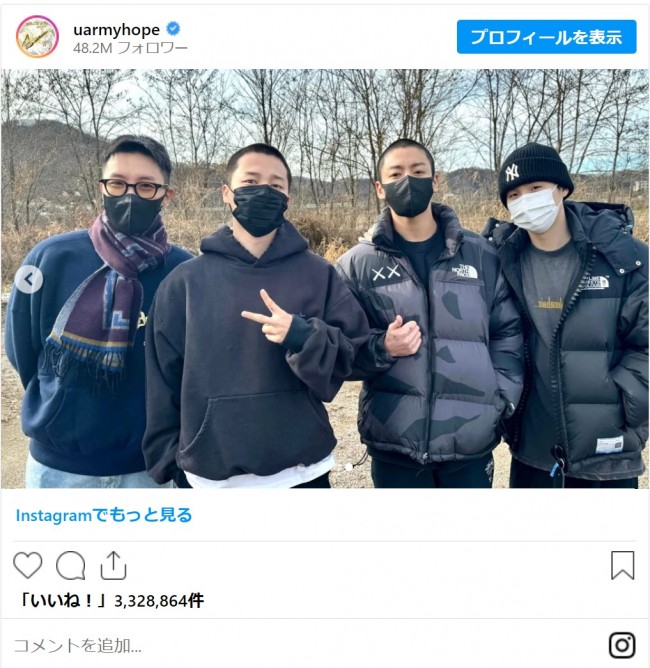 写真）BTS ジョングク＆ジミンが入隊へ 丸刈り頭をなで合う2人に