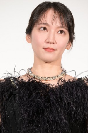 吉岡里帆、映画『怪物の木こり』公開記念舞台挨拶に登場